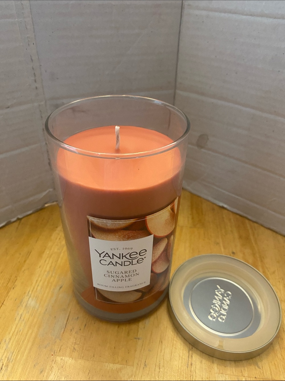 Yankee Candle Sugared Cinnamon Apple large 14.25 oz NWT - Picture 3 of 5